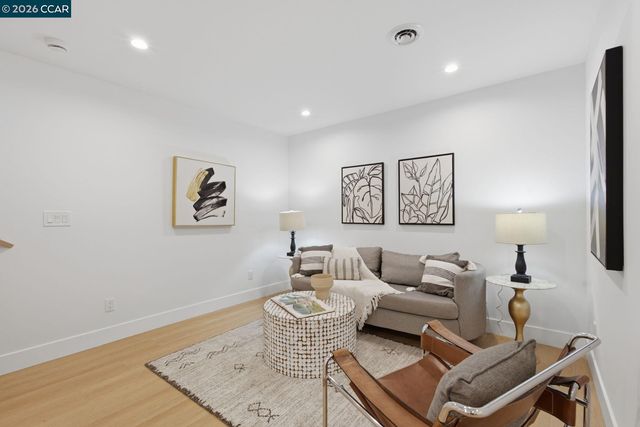 3948 Glen Park Rd, Oakland, CA 94602