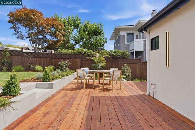 3948 Glen Park Rd, Oakland, CA 94602