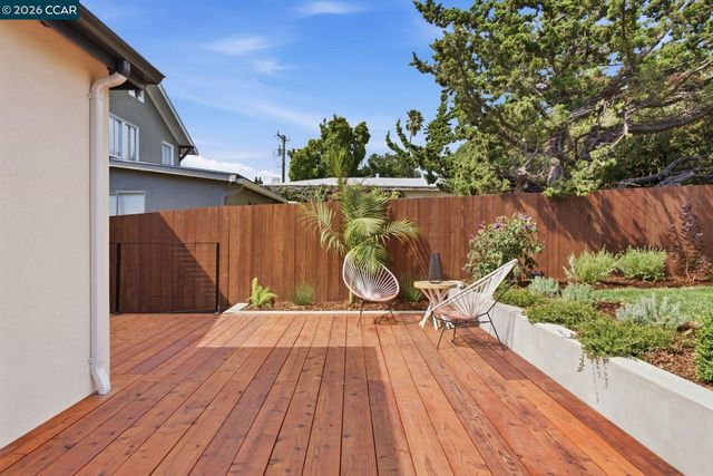 3948 Glen Park Rd, Oakland, CA 94602