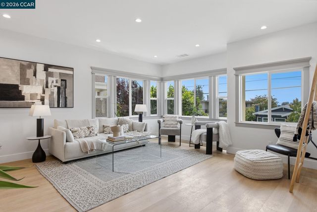 3948 Glen Park Rd, Oakland, CA 94602