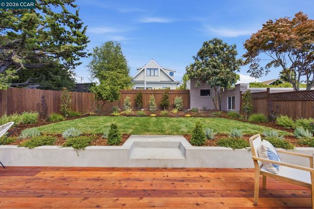 3948 Glen Park Rd, Oakland, CA 94602