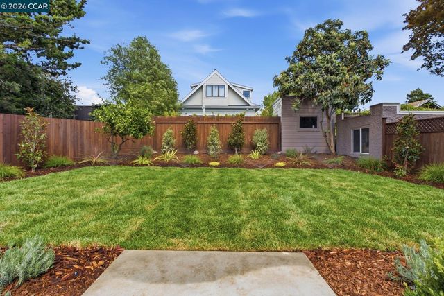 3948 Glen Park Rd, Oakland, CA 94602