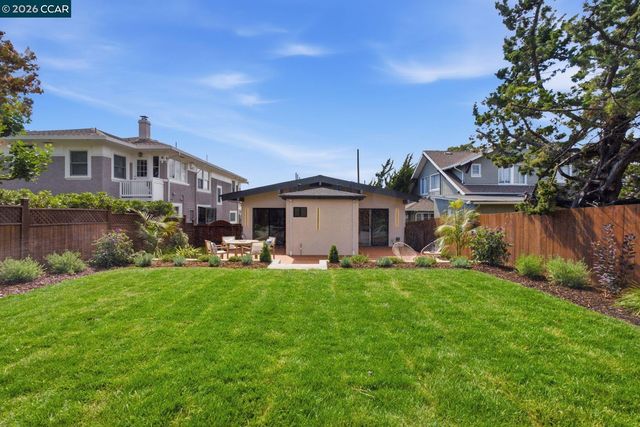 3948 Glen Park Rd, Oakland, CA 94602