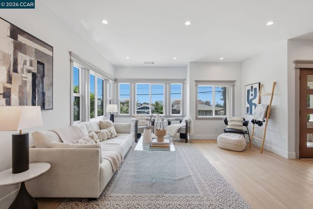 3948 Glen Park Rd, Oakland, CA 94602