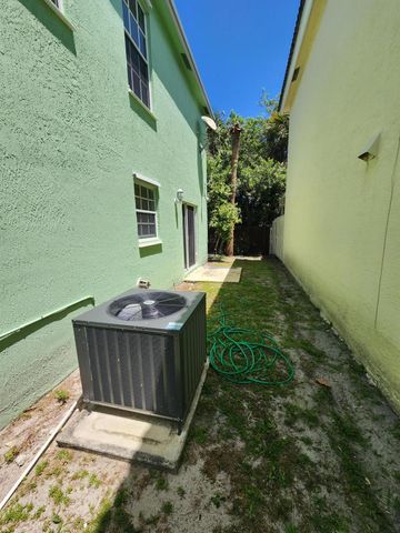 4172 Pine Hollow Circle, Greenacres, FL 33463