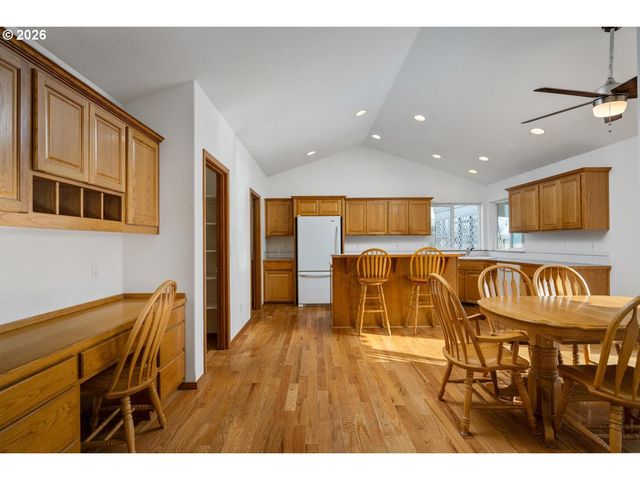 52364 Ne 14TH St, Scappoose, OR 97056