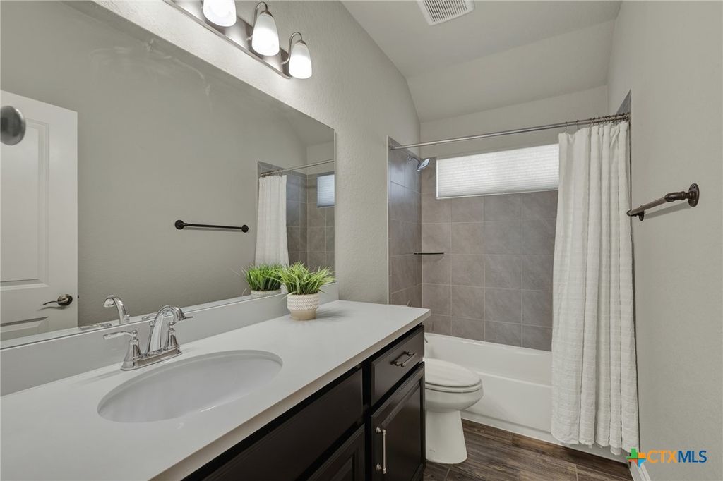 Image 17 of property listing at 1178 Yaupon Loop, New Braunfels, TX 78132
