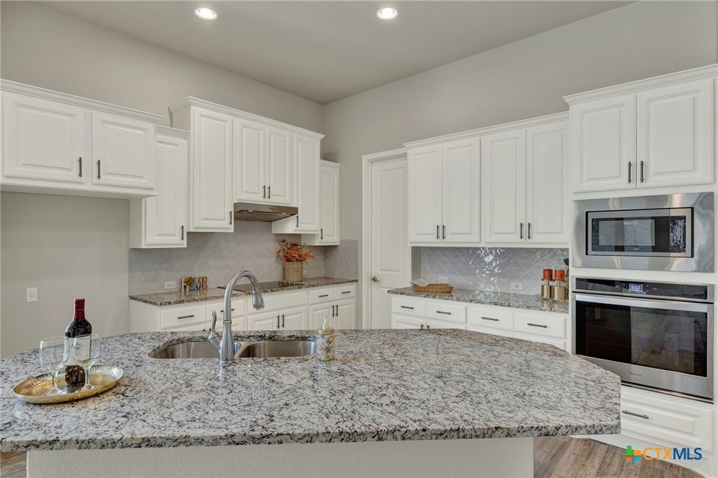 Image 4 of property listing at 1178 Yaupon Loop, New Braunfels, TX 78132