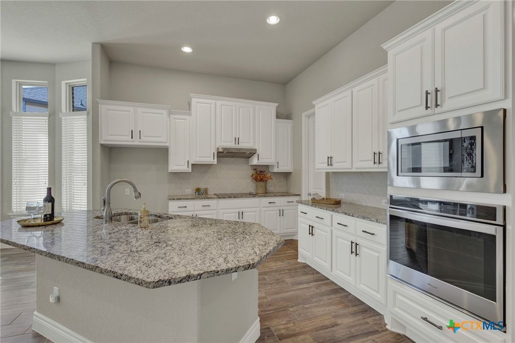 Image 5 of property listing at 1178 Yaupon Loop, New Braunfels, TX 78132