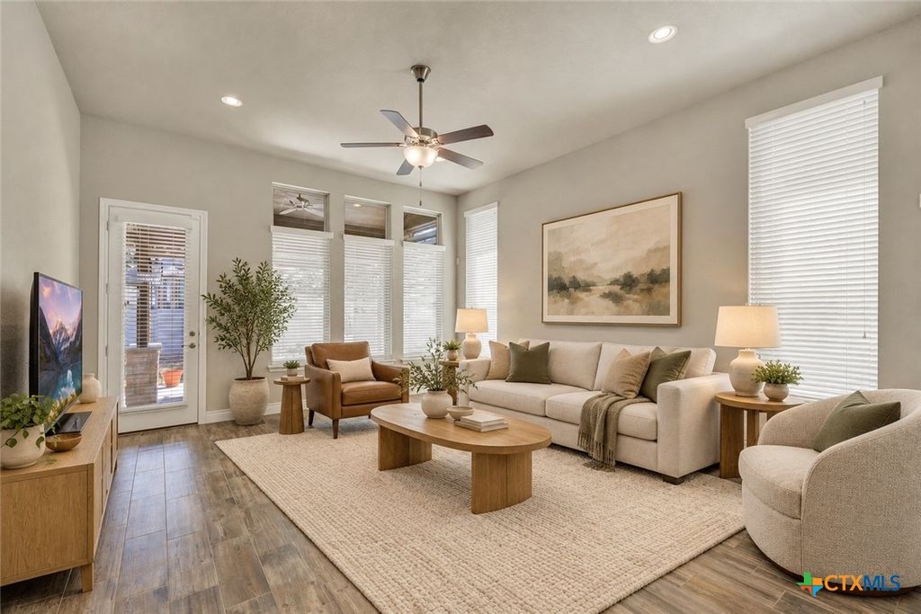 Image 8 of property listing at 1178 Yaupon Loop, New Braunfels, TX 78132