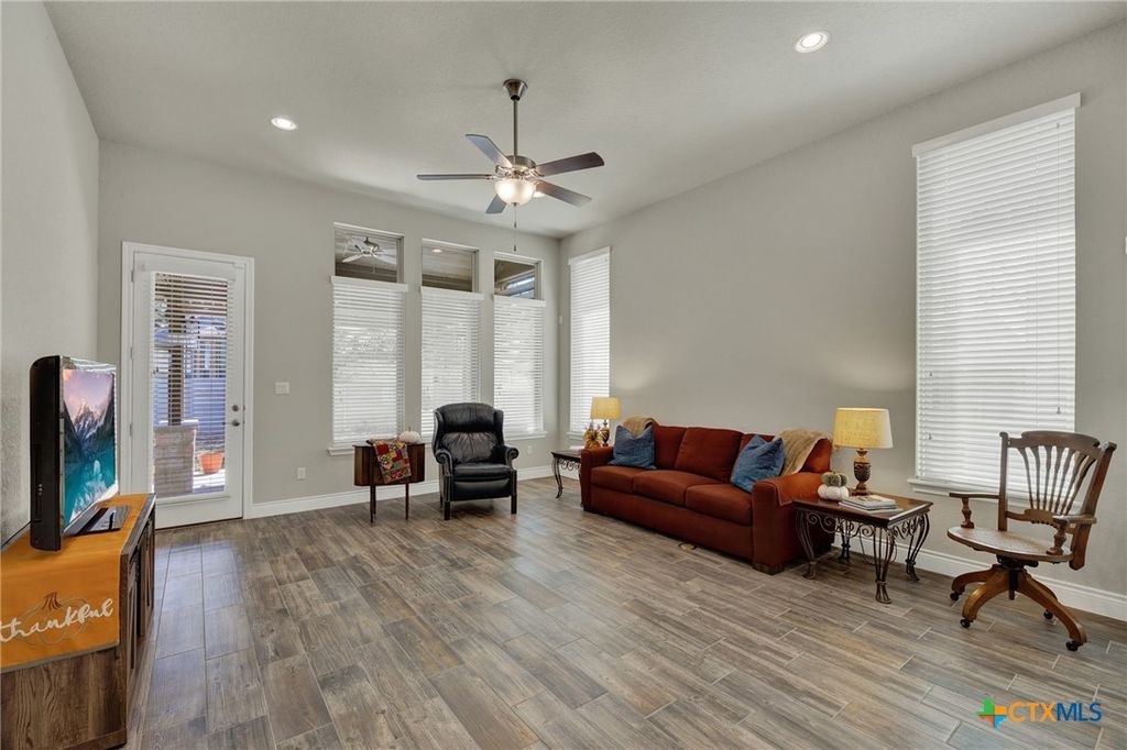 Image 9 of property listing at 1178 Yaupon Loop, New Braunfels, TX 78132