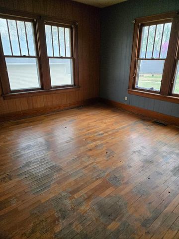 1717 Janes Ave, Winfield, KS 67156