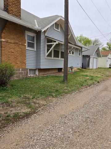 1717 Janes Ave, Winfield, KS 67156