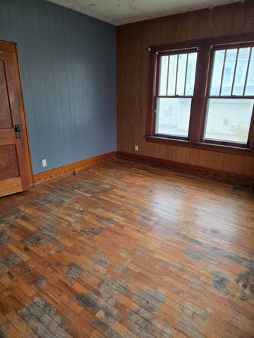 1717 Janes Ave, Winfield, KS 67156