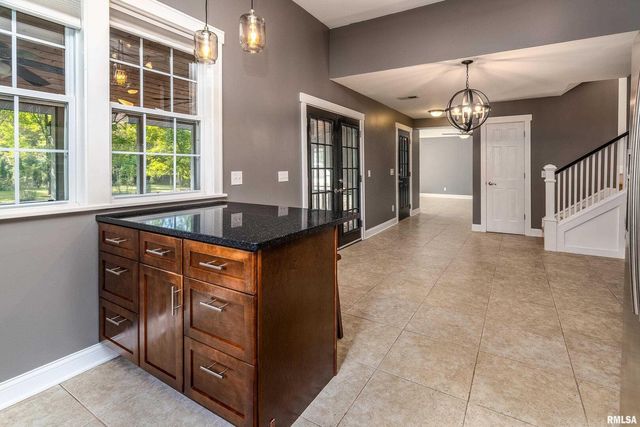 1591 N Reed Station Road, Carbondale, IL 62901