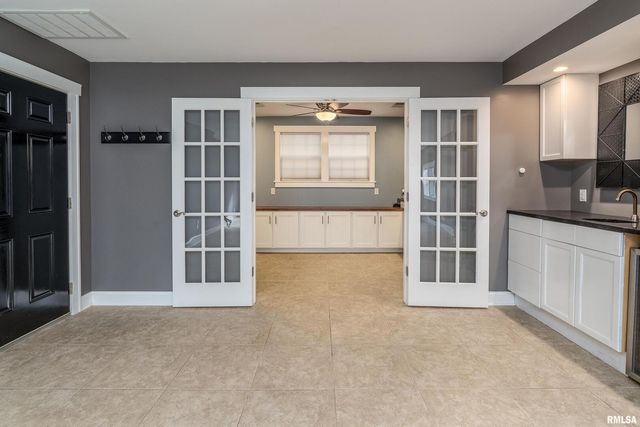 1591 N Reed Station Road, Carbondale, IL 62901