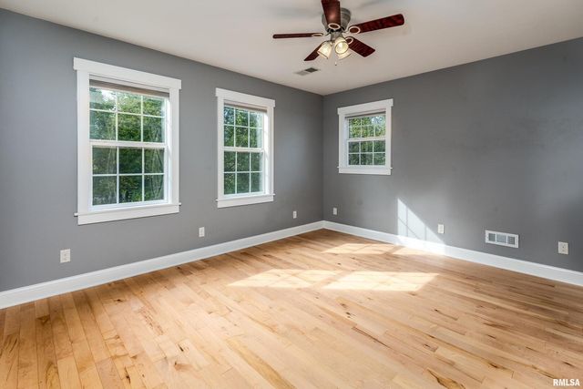 1591 N Reed Station Road, Carbondale, IL 62901