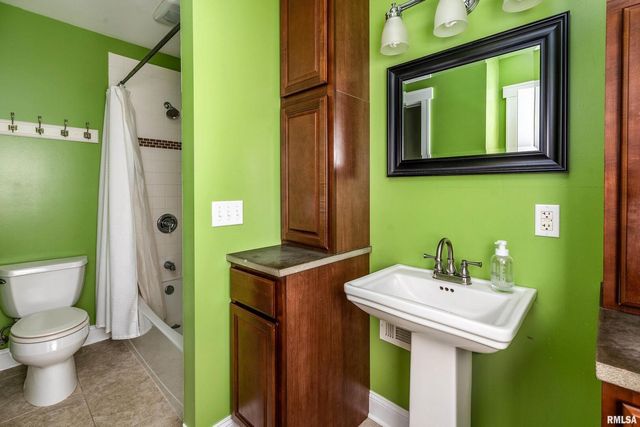 1591 N Reed Station Road, Carbondale, IL 62901