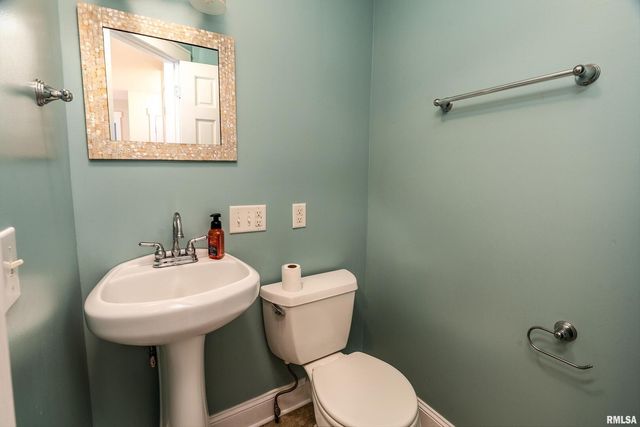 1591 N Reed Station Road, Carbondale, IL 62901