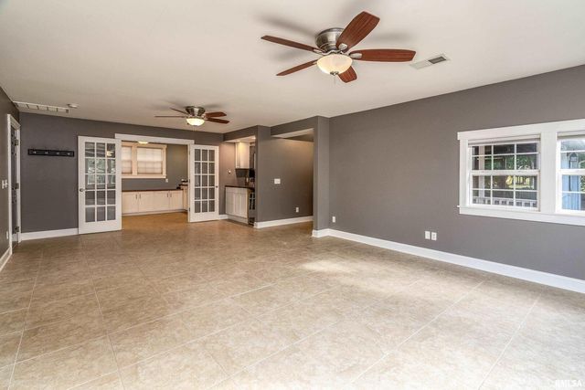 1591 N Reed Station Road, Carbondale, IL 62901