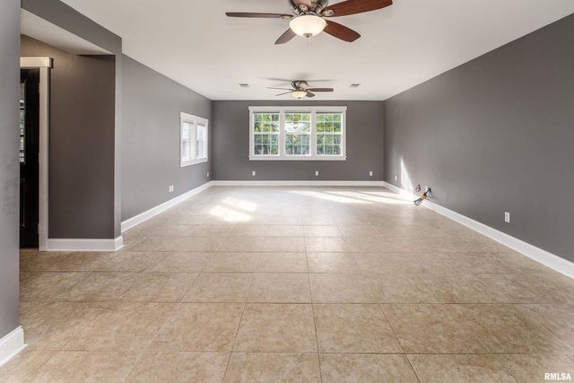 1591 N Reed Station Road, Carbondale, IL 62901