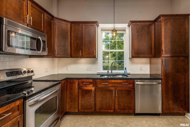 1591 N Reed Station Road, Carbondale, IL 62901