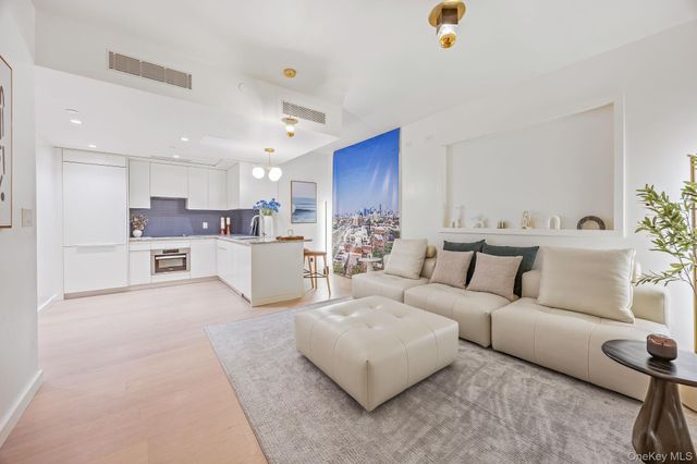 5801 Queens Boulevard 5B, Woodside, NY 11377