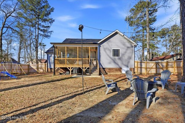 110 Oak Street, Pine Level, NC 27568