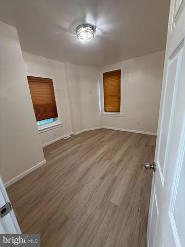 560 SPRUCE ST, Camden, NJ 08103