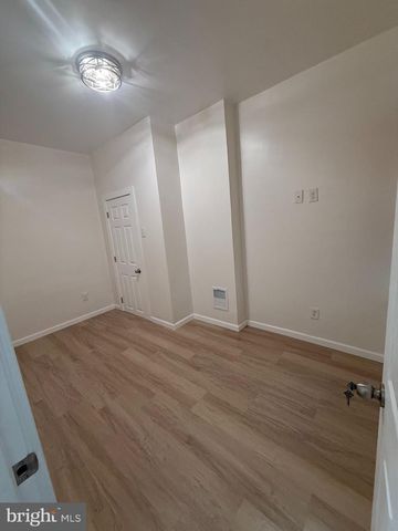 560 SPRUCE ST, Camden, NJ 08103