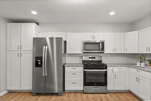 2300 W Holly Street, Fayetteville, AR 72703