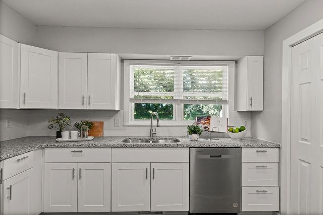 2300 W Holly Street, Fayetteville, AR 72703