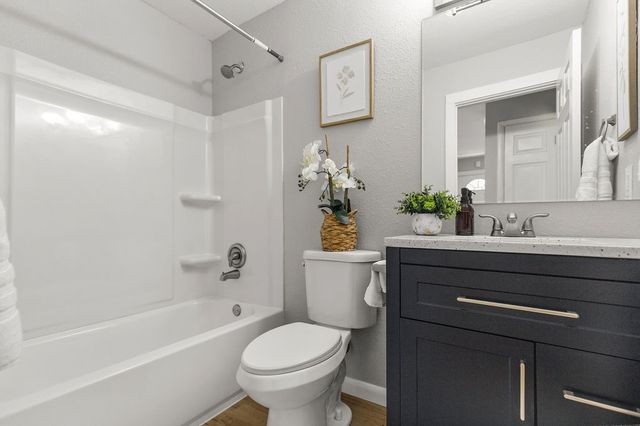 2300 W Holly Street, Fayetteville, AR 72703