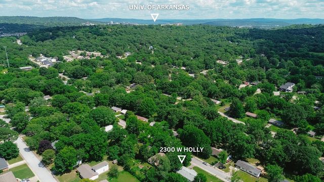 2300 W Holly Street, Fayetteville, AR 72703