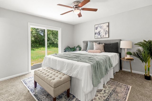 2300 W Holly Street, Fayetteville, AR 72703