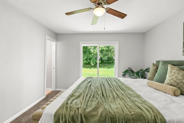 2300 W Holly Street, Fayetteville, AR 72703