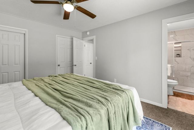 2300 W Holly Street, Fayetteville, AR 72703