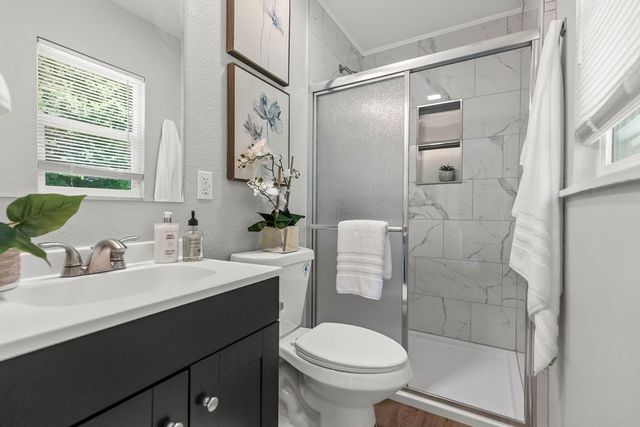 2300 W Holly Street, Fayetteville, AR 72703