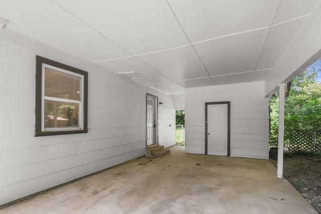 2300 W Holly Street, Fayetteville, AR 72703