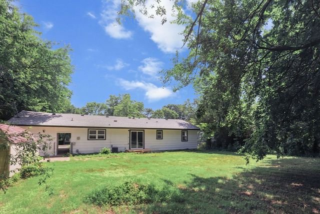 2300 W Holly Street, Fayetteville, AR 72703