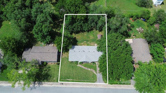 2300 W Holly Street, Fayetteville, AR 72703