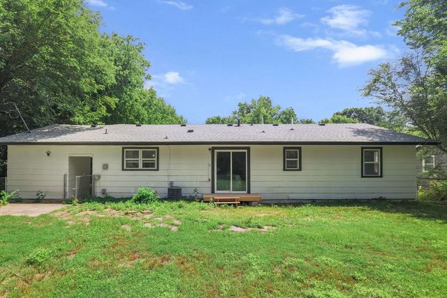 2300 W Holly Street, Fayetteville, AR 72703
