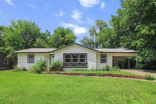 2300 W Holly Street, Fayetteville, AR 72703