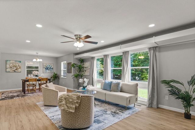 2300 W Holly Street, Fayetteville, AR 72703