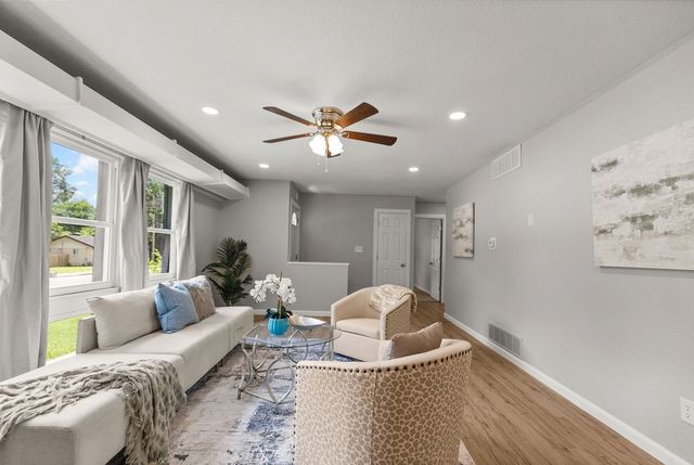 2300 W Holly Street, Fayetteville, AR 72703