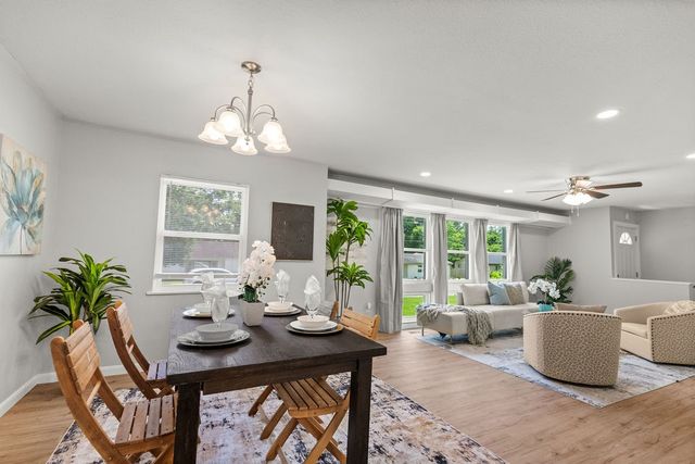 2300 W Holly Street, Fayetteville, AR 72703