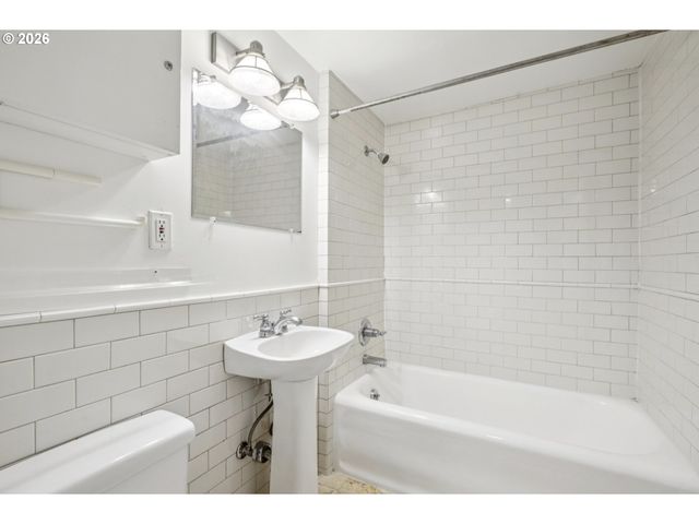 1005 Sw PARK Ave 703, Portland, OR 97205