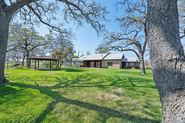 6992 State Highway 97, Floresville, TX 78114