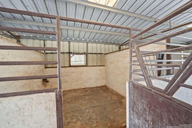 6992 State Highway 97, Floresville, TX 78114