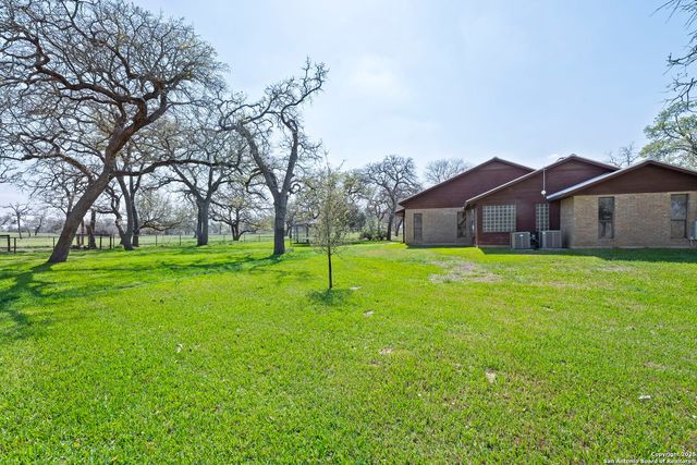 6992 State Highway 97, Floresville, TX 78114